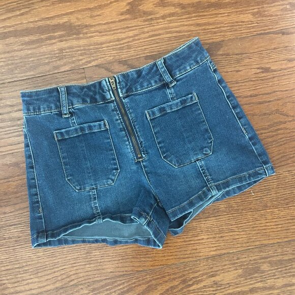 Altar'd State Denim Shorts Front Pocket Front Zip Mini Shorts Size 26 w/ Stretch - Picture 2 of 9